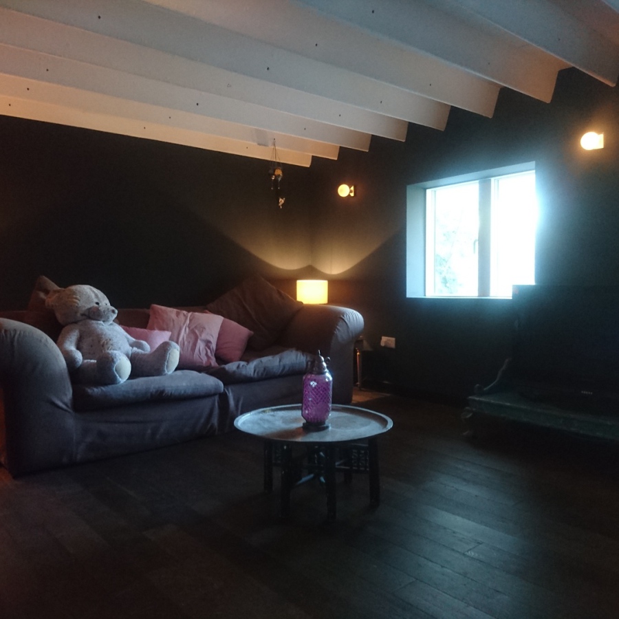 Basement chillout room - New floor, skirtings and room decoration